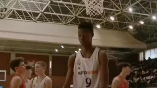 Μπαρτσελόνα: Απέκτησε 13χρονο με ύψος 2,10- Ποιος είναι ο Μούσα Μανέλ (vid)