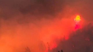 Σμύρνη: Εκτός ελέγχου οι φωτιές-Πολλαπλά τα μέτωπα