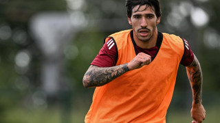 Σκόουλς: «Ο Τονάλι είναι ο κορυφαίος μέσος της Premier League﻿»