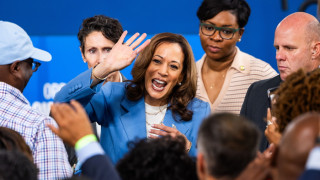 Viral οι ερωτικές φωτογραφίες... Τραμπ και Χάρι (vids)