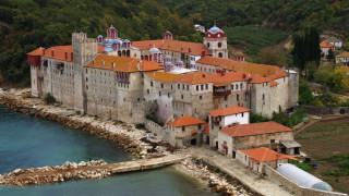 Μονή Εσφιγμένου: Δραματική έκκληση του ηγουμένου για τους σεισμούς-«Κινδυνεύουν ζωές για μια πλάνη»