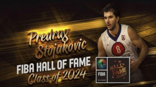 Ο Πέτζα Στογιάκοβιτς στο Hall Of Fame της FIBA