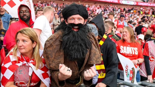 Μεταμφιέστηκε υποστηρίζοντας τη Σαουθάμπτον, στην οποία παίρνει… μεταγραφή!