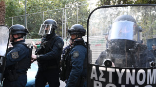 Επεισόδια στο Σύνταγμα μεταξύ ΜΑΤ και ακροδεξιών