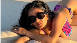 Σάλμα Χάγιεκ: Γιόρτασε τα... 58 της με σέξι μπικίνι σε γιοτ