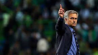 Τέλος ο Φαν Χάαλ, έδωσε τα χέρια με       Μουρίνιο!