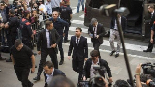 Λιονέλ Μέσι: «Υπέγραφα αυτά που μου έδινε ο πατέρας μου»