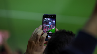 Ανατροπή από τον ΠΟΥ: «Τα κινητά δεν προκαλούν καρκίνο του εγκεφάλου»