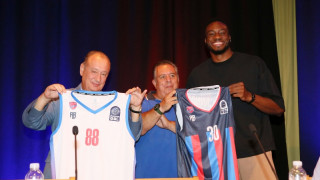 Πανιώνιος: Παρουσίασε φανέλα και ομάδα με Θανάση Αντετοκούνμπο