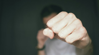 Θεσσαλονίκη: Στον εισαγγελέα ο 18χρονος που απείλησε και ξυλοκόπησε την οικογένειά του