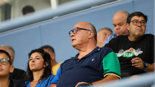 Μπέος: Βουτιά στον Άναυρο για να αποδείξει την καθαρότητα των υδάτων