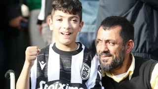 Συγκίνησε ο Γιάννης Παπαστεφανάκης: Παρήλασε στη Θεσσαλονίκη με ποντιακή στολή