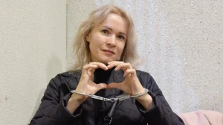 Ρωσία: Απεργία πείνας ξεκινά η δημοσιογράφος που φυλακίστηκε επειδή μίλησε κατά του πολέμου