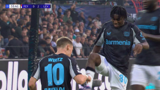 Πάρτι της Λεβερκούζεν στην Ολλανδία, με το δεξί η Μπενφίκα του Παυλίδη