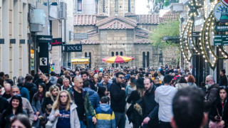 ΣΟΚ στην Ερμού: Ανήλικοι ξυλοκόπησαν και λήστεψαν 23χρονο