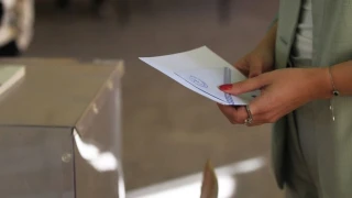 Δημοσκόπηση Interview: Κατακερματισμός στον ΣΥΡΙΖΑ, ενότητα στο ΠΑΣΟΚ