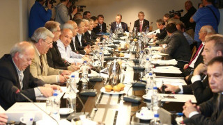 Η «στριμωγμένη»  UEFA  αποφάσισε: κάθαρση στην ΕΠΟ!