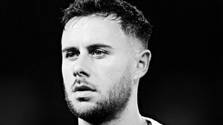 Η Σέφιλντ δεν ξεχνάει τον Μπάλντοκ: Κρέμασε φανέλες του στα αποδυτήρια πριν τον τελικό ανόδου