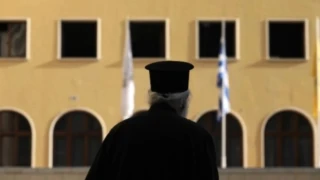 Βόρεια Ελλάδα: Καταγγελία για ιερέα ότι ντυνόταν με γυναικεία ρούχα και έβγαινε έξω