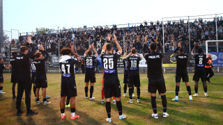 Αποθέωση των παικτών από δεκάδες ΠΑΟΚτσήδες στο Αιγάλεω