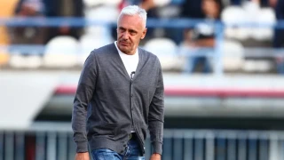 Χαραλαμπίδης: «Τρομερό μυαλό ο Σβαμπ, απίστευτο ταλέντο ο Κωνσταντέλιας»