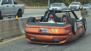 Απίστευτο VIDEO: Αυτοκίνητο κινείται σε λεωφόρο... αναποδογυρισμένο