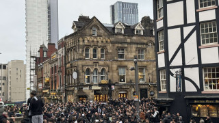 Το Μάντσεστερ είναι ασπρόμαυρο, πάρτι από τους ΠΑΟΚτσήδες (vids)