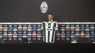 Παρουσιάστηκε και φόρεσε τα ασπρόμαυρα ο Ντάνι Αλβες