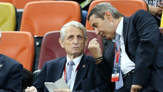 Ήρθε το τέλος της Χούντας  γκρεμίζεται… η   παράγκα