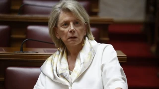 Μένει στον ΣΥΡΙΖΑ η Έλενα Ακρίτα - «Καλή επιτυχία Στέφανε»