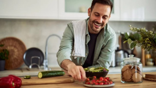 Ρίξτε την κοιλιά με τη «μέθοδο που χορταίνει» – Τι θα τρώτε