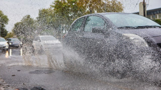 Ο καιρός της Τρίτης (10/2): Βροχές, καταιγίδες και χιόνια στα βόρεια
