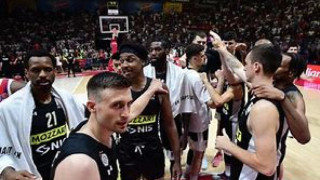 Παρτίζαν: Αποθέωση της αποστολής από οπαδούς στις 4 τα ξημερώματα