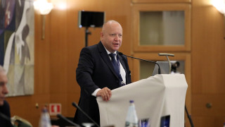 VIDEO παρωδία: Η τσιπουροκατάνυξη του Φούσεκ στα γραφεία της ΕΠΟ!