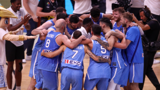 Sold out το «Παλατάκι» και γίνεται... γαλανόλευκο!