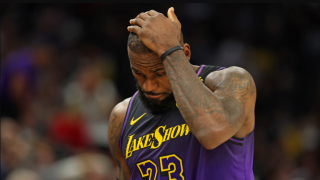 NBA: Τα… έσπασε ο Λεμπρόν Τζέιμς και πλησιάζει «μαύρο» ρεκόρ!