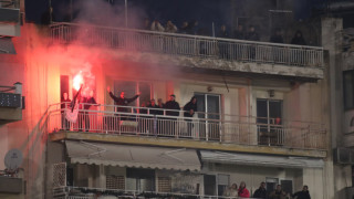 ΠΑΟΚ: Πανηγύρισαν το γκολ του Σορετίρε με πυρσούς σε μπαλκόνι! (vid)