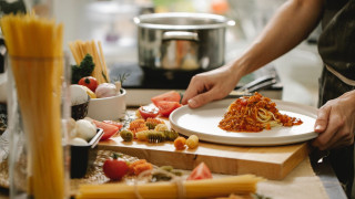 Καρκίνος παχέος εντέρου: Ποιες τροφές προλαμβάνουν την εμφάνισή του