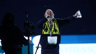 Μάριος Ηλιόπουλος: Έψαλλε τα κάλαντα στο Λύρειο Παιδικό Ίδρυμα