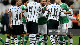 Στην πρώτη γραμμή,  τόσο οι έδρες  όσο και οι ισοπαλίες