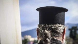 Μαρούσι: Σκηνές απείρου κάλλους με Ρασοφόρο που μπήκε σε Sex Shop