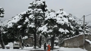 Κακοκαιρία Elena: Χριστούγεννα με χιόνια, καταιγίδες και σαρωτικούς ανέμους