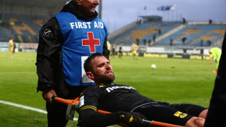 «Διττή ήττα» για τον Άρη: Αποχώρησε με φορείο ο Φαμπιάνο