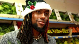 Φούλαμ-Ο Ιβόμπι άνοιξε παντοπωλείο και μοιράζει φαγητό