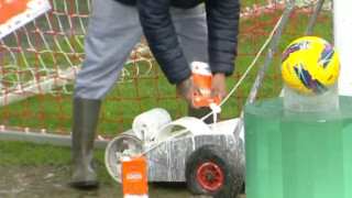 Απίστευτο σκηνικό στην Πορτογαλία: Ξέμειναν από μπογιά και έβαφαν τις γραμμές με γάλα!