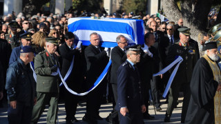 Με τιμές εν ενεργεία πρωθυπουργού αποχαιρέτησε η Ελλάδα τον Κώστα Σημίτη