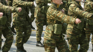 «Κορίτσια στο χακί»: Στήνονται ειδικά κέντρα εκπαίδευσης για στρατιωτική θητεία γυναικών!