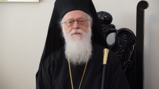 Αρχιεπίσκοπος Αναστάσιος: Στην Αθήνα για λαϊκό προσκύνημα η σορός του - Στα Τίρανα η κηδεία