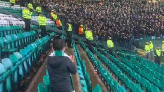 Συγκινητική στιγμή με μικρό φίλο της Σέλτικ και οπαδούς της Γιουνγκ Μπόις