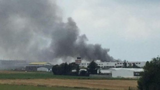 Στις φλόγες κέντρο μεταναστών - Τουλάχιστον 10 τραυματίες